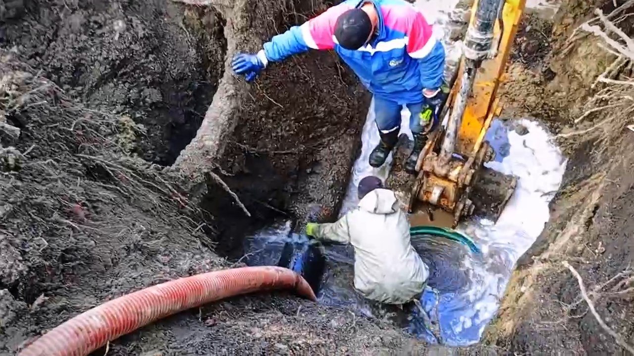 В Пензе устраняют порыв на сетях водопровода в Заводском районе