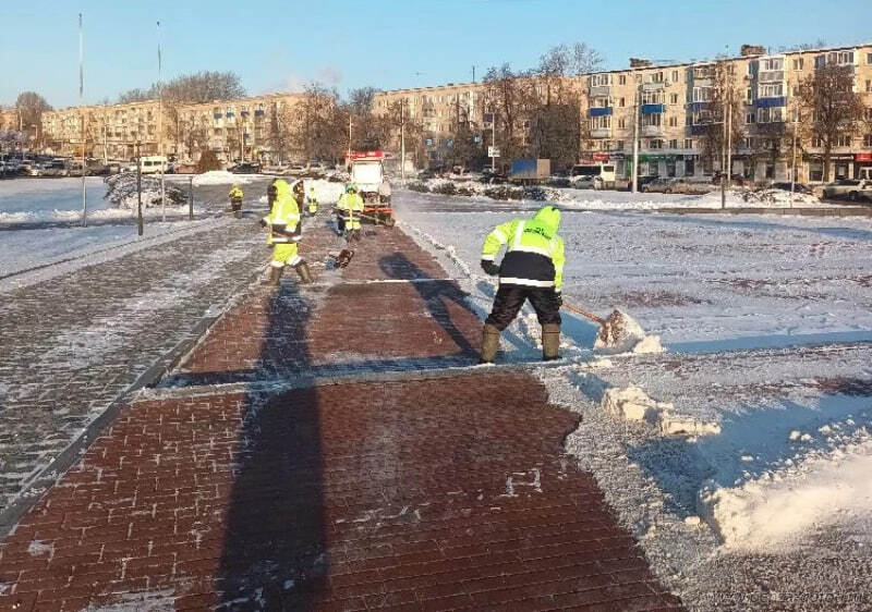 За прошедшие выходные с городских улиц вывезено 2548 кубометров снега За прошедшие выходные с городских улиц вывезено 2548 кубометров снега