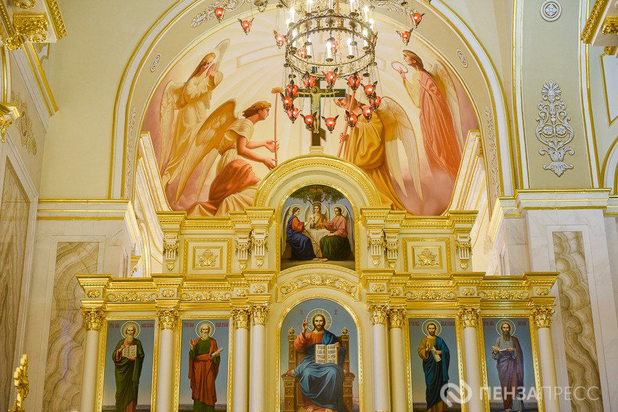 На минувших выходных губернатор Пензенской области Олег Мельниченко и митрополит Пензенский и Нижнеломовский оценили ход работ по росписи Спасского кафедрального собора На минувших выходных губернатор Пензенской области Олег Мельниченко и митрополит Пензенский и Нижнеломовский оценили ход работ по росписи Спасского кафедрального собора