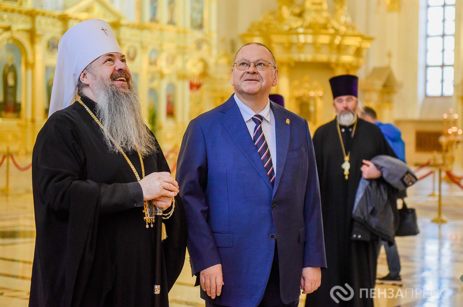 На минувших выходных губернатор Пензенской области Олег Мельниченко и митрополит Пензенский и Нижнеломовский оценили ход работ по росписи Спасского кафедрального собора