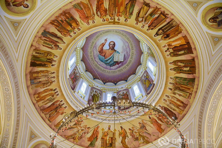 На минувших выходных губернатор Пензенской области Олег Мельниченко и митрополит Пензенский и Нижнеломовский оценили ход работ по росписи Спасского кафедрального собора На минувших выходных губернатор Пензенской области Олег Мельниченко и митрополит Пензенский и Нижнеломовский оценили ход работ по росписи Спасского кафедрального собора