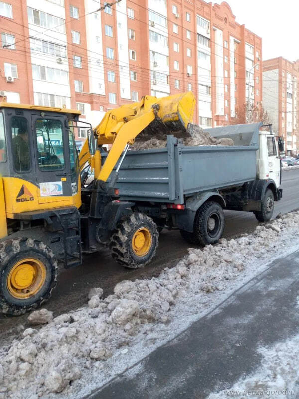 За прошедшие выходные с городских улиц вывезено 2548 кубометров снега За прошедшие выходные с городских улиц вывезено 2548 кубометров снега