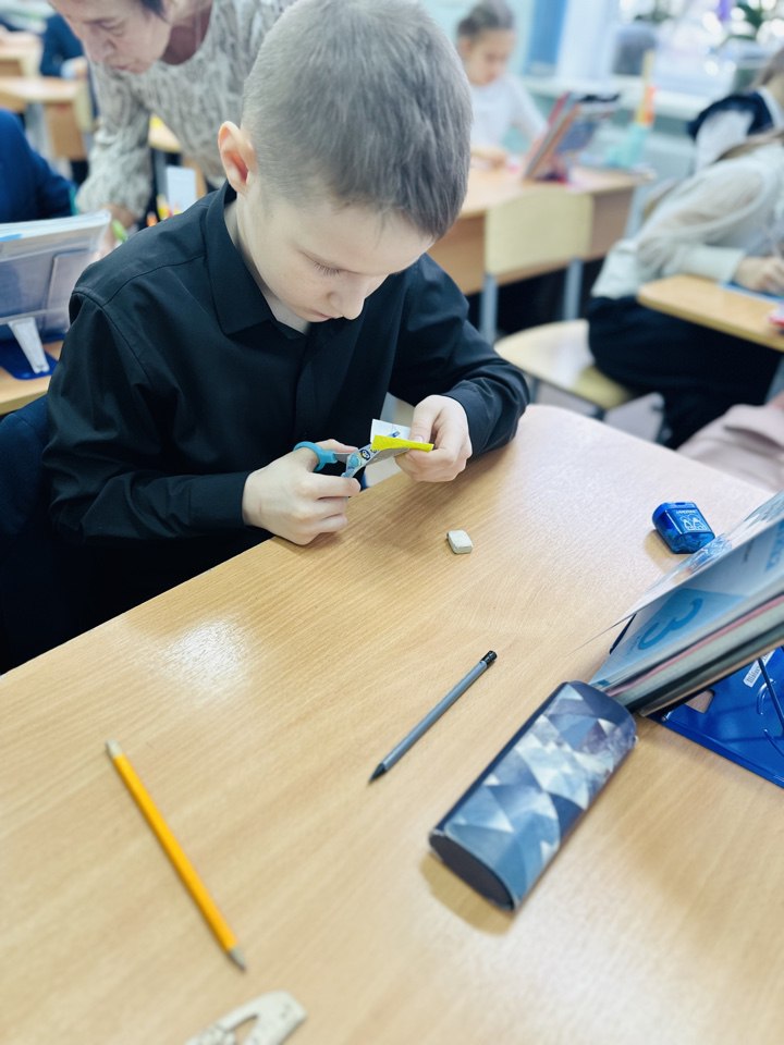 Школьники Кузнецкого района приняли участие в мастер-классе по изготовлению световозвращающих элементов Школьники Кузнецкого района приняли участие в мастер-классе по изготовлению световозвращающих элементов