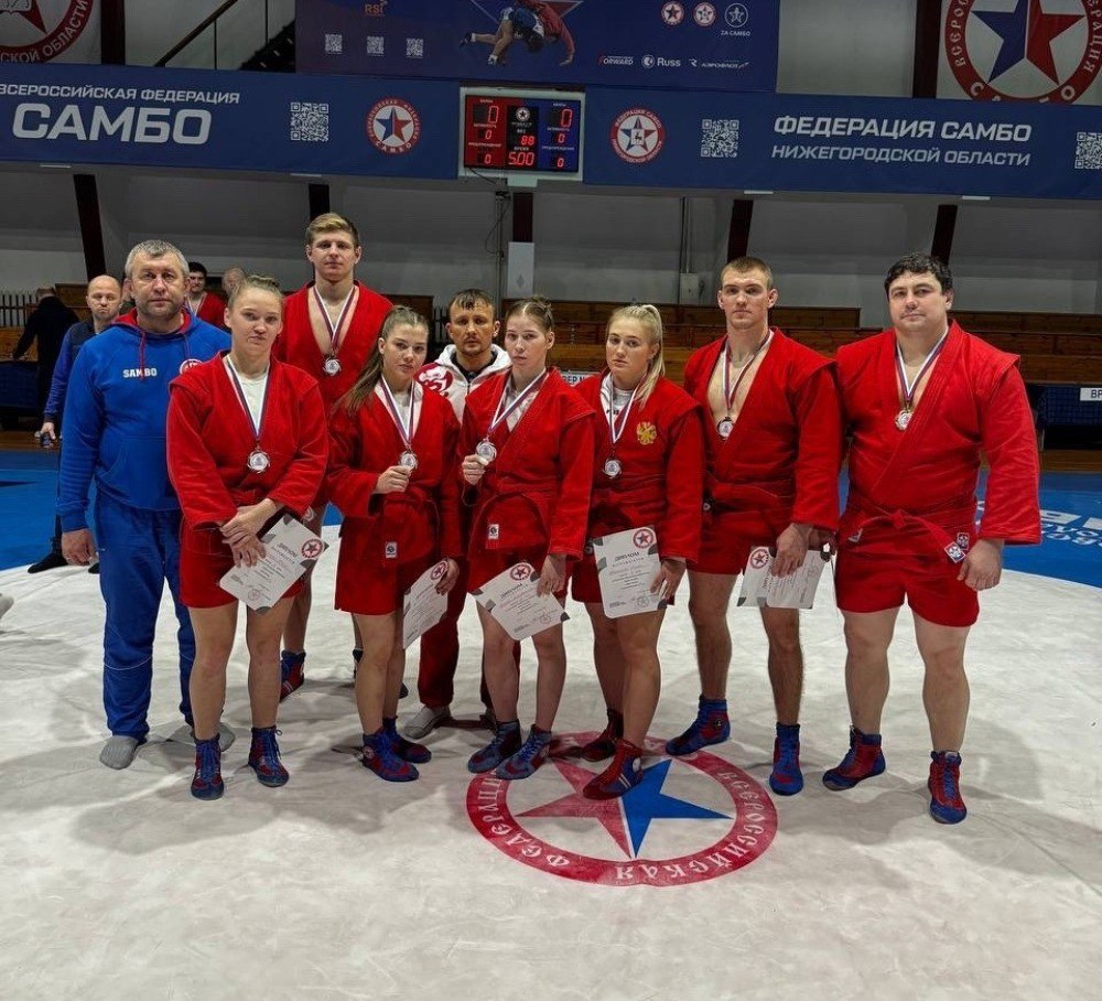 Пензенские самбисты привезли 15 медалей с чемпионата и первенства ПФО