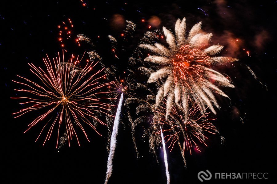 В мэрии Пензы в преддверии новогодних праздников напомнили жителям областного центра, что в регионе действует запрет на использование беспилотников и применение пиротехнических изделий