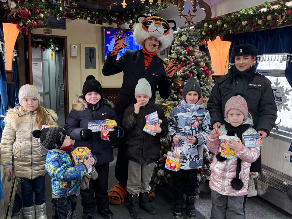 Волшебный «Поезд Деда Мороза» прибыл в Тамбов Волшебный «Поезд Деда Мороза» прибыл в Тамбов