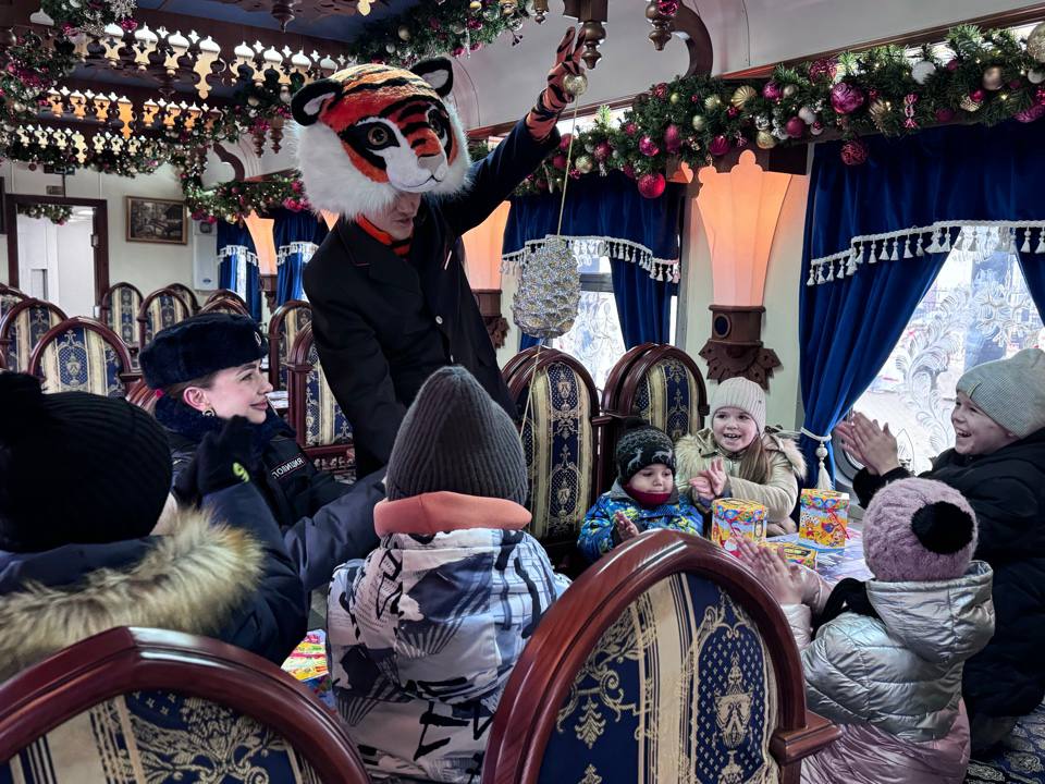 Волшебный «Поезд Деда Мороза» прибыл в Тамбов Волшебный «Поезд Деда Мороза» прибыл в Тамбов