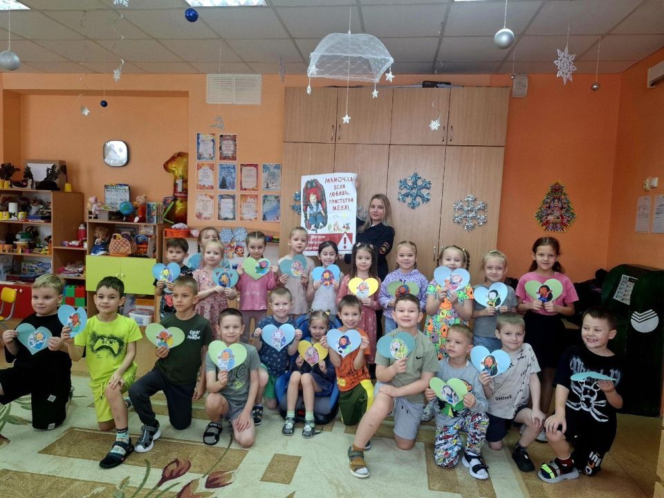 В городе Пензе автоинспекторы провели мероприятие, направленное на популяризацию использования детских удерживающих устройств