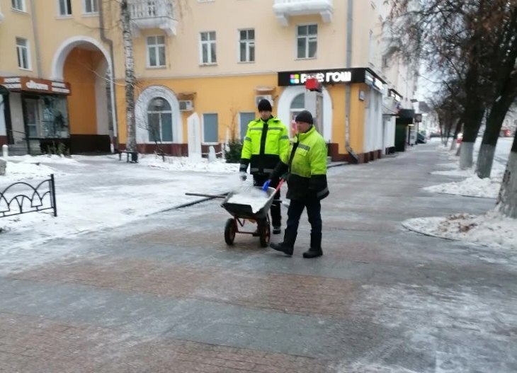 Олег Денисов поручил всем ответственным службам уделить особое внимание обработке пешеходных зон Олег Денисов поручил всем ответственным службам уделить особое внимание обработке пешеходных зон