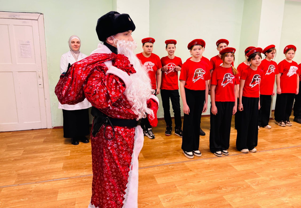 В Городищенском районе Полицейский Дед Мороз поздравил кадетов с принятием присяги В Городищенском районе Полицейский Дед Мороз поздравил кадетов с принятием присяги