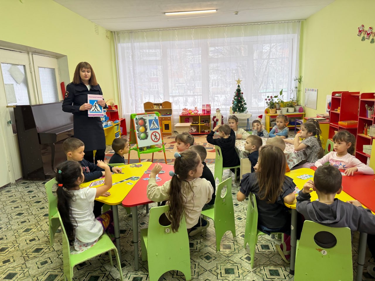 В детском саду прошла познавательная встреча с сотрудниками Госавтоинспекции Сердобского района В детском саду прошла познавательная встреча с сотрудниками Госавтоинспекции Сердобского района
