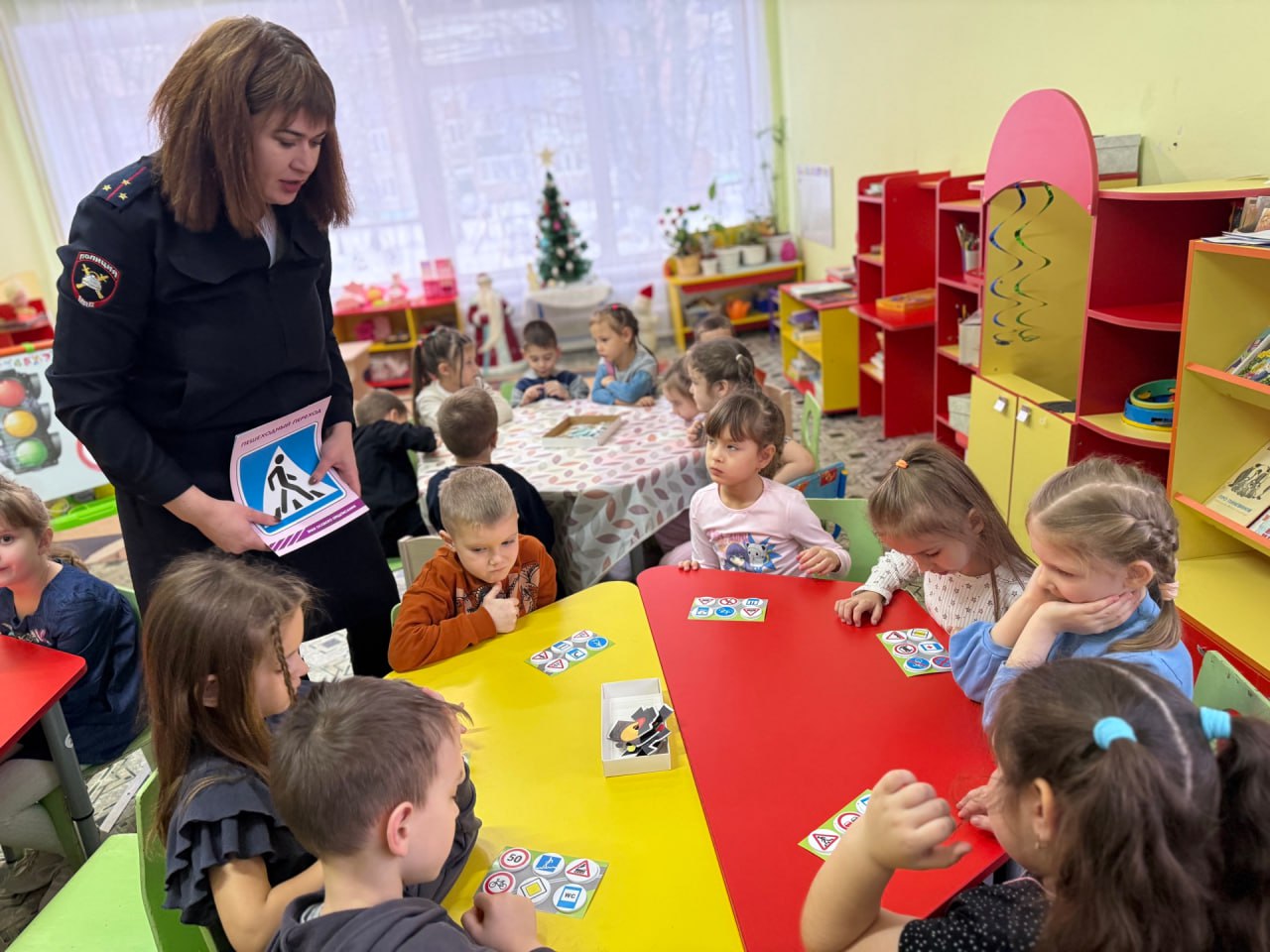 В детском саду прошла познавательная встреча с сотрудниками Госавтоинспекции Сердобского района В детском саду прошла познавательная встреча с сотрудниками Госавтоинспекции Сердобского района