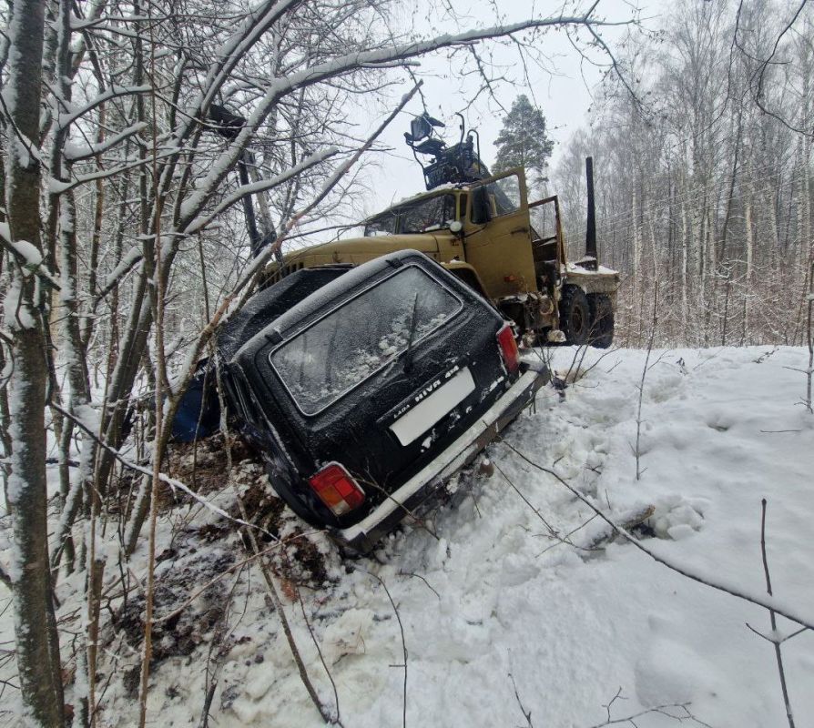 Сотрудники полиции устанавливают обстоятельства смертельного дорожно-транспортного происшествия в Земетчинском районе
