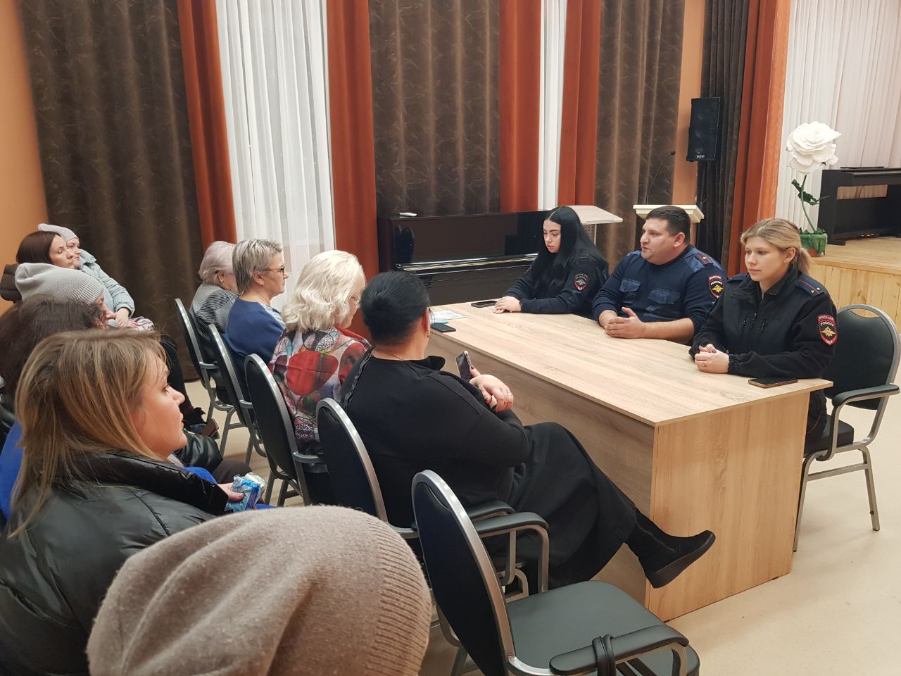 В преддверии зимних каникул сотрудники Госавтоинспекции Пензенской области приняли участие в родительских собраниях В преддверии зимних каникул сотрудники Госавтоинспекции Пензенской области приняли участие в родительских собраниях