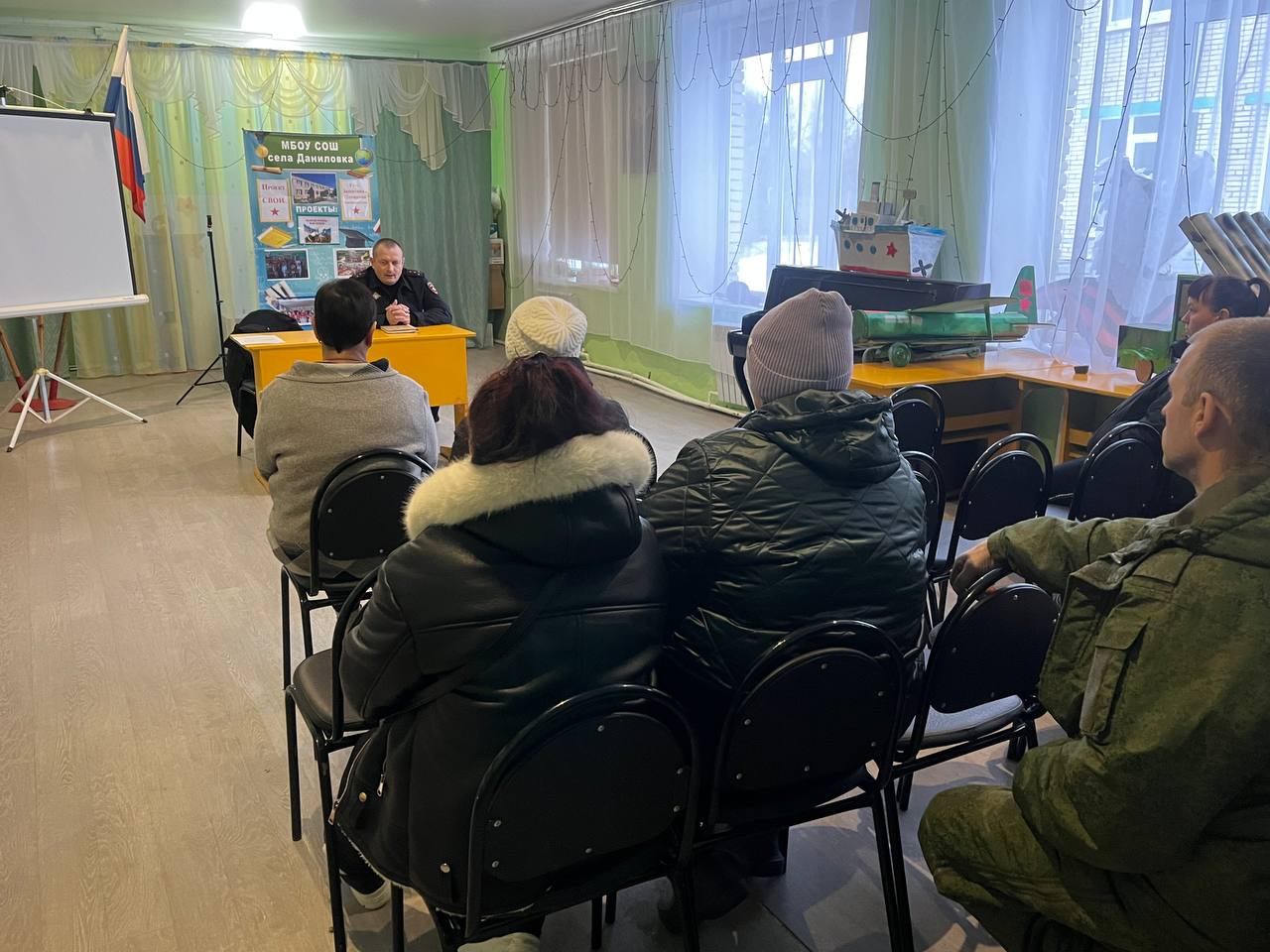 В преддверии зимних каникул сотрудники Госавтоинспекции Пензенской области приняли участие в родительских собраниях В преддверии зимних каникул сотрудники Госавтоинспекции Пензенской области приняли участие в родительских собраниях