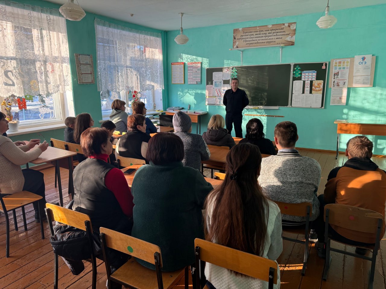 В преддверии зимних каникул сотрудники Госавтоинспекции Пензенской области приняли участие в родительских собраниях В преддверии зимних каникул сотрудники Госавтоинспекции Пензенской области приняли участие в родительских собраниях