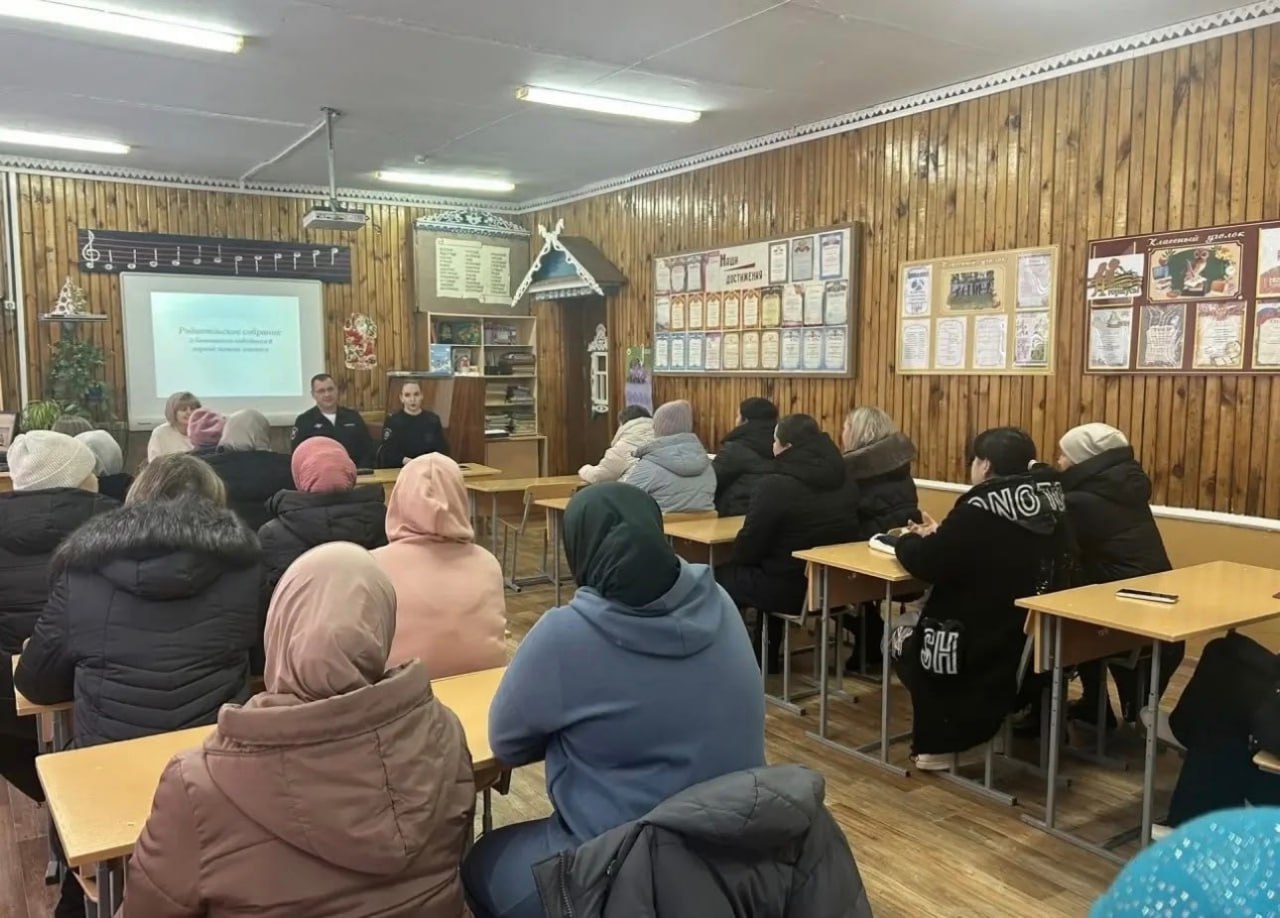 В преддверии зимних каникул сотрудники Госавтоинспекции Пензенской области приняли участие в родительских собраниях В преддверии зимних каникул сотрудники Госавтоинспекции Пензенской области приняли участие в родительских собраниях