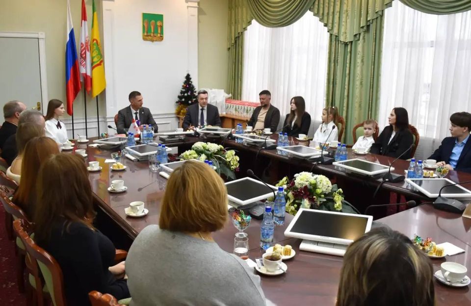 Олег Денисов: В преддверии Нового года встретился с многодетными семьями