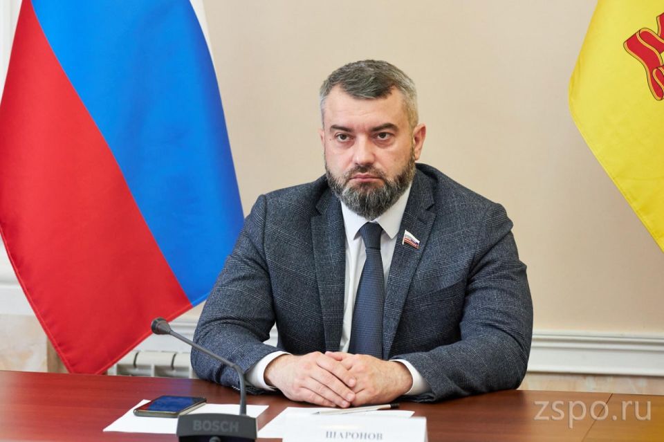 Антон Шаронов помог решить вопрос установки остановочного павильона