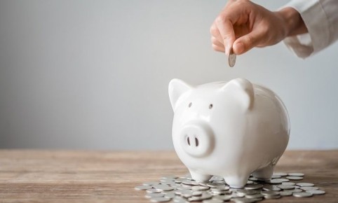 Экономист призывает молодежь начинать копить на пенсию уже в подростковом возрасте