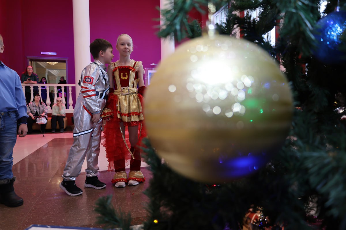 В Пензе полицейские и общественники присоединились к акции «Полицейский Дед Мороз» В Пензе полицейские и общественники присоединились к акции «Полицейский Дед Мороз»