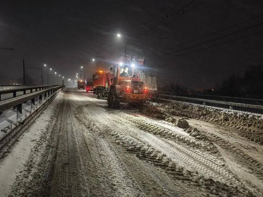 Олег Денисов: Сегодня на борьбу с последствиями непогоды привлекли свыше 140 единиц техники и 130 дорожных рабочих МБУ «Пензавтодор» Олег Денисов: Сегодня на борьбу с последствиями непогоды привлекли свыше 140 единиц техники и 130 дорожных рабочих МБУ «Пензавтодор»