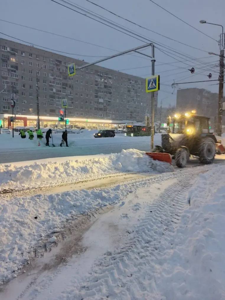 Олег Денисов: Сегодня на борьбу с последствиями непогоды привлекли свыше 140 единиц техники и 130 дорожных рабочих МБУ «Пензавтодор» Олег Денисов: Сегодня на борьбу с последствиями непогоды привлекли свыше 140 единиц техники и 130 дорожных рабочих МБУ «Пензавтодор»