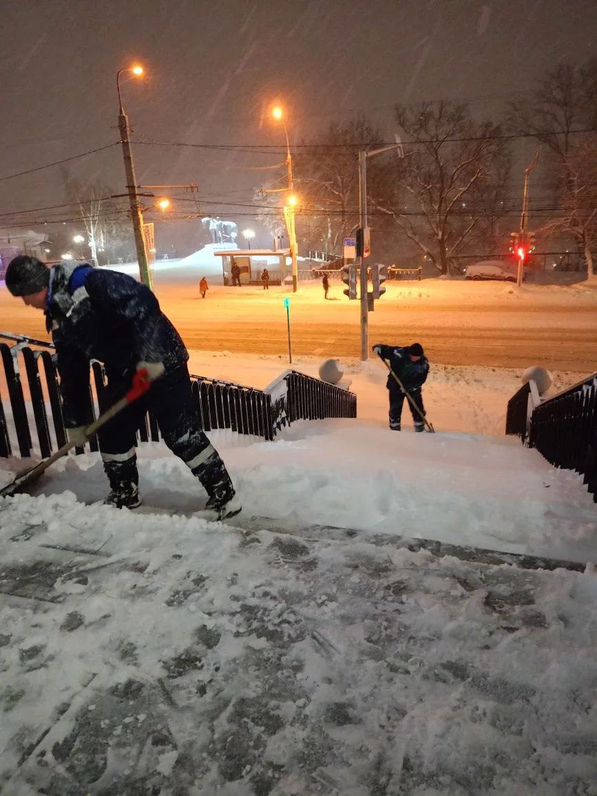 Рабочий день в Детском парке и парке Белинского начался затемно Рабочий день в Детском парке и парке Белинского начался затемно