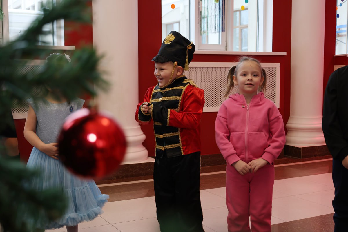 В Пензе полицейские и общественники присоединились к акции «Полицейский Дед Мороз» В Пензе полицейские и общественники присоединились к акции «Полицейский Дед Мороз»
