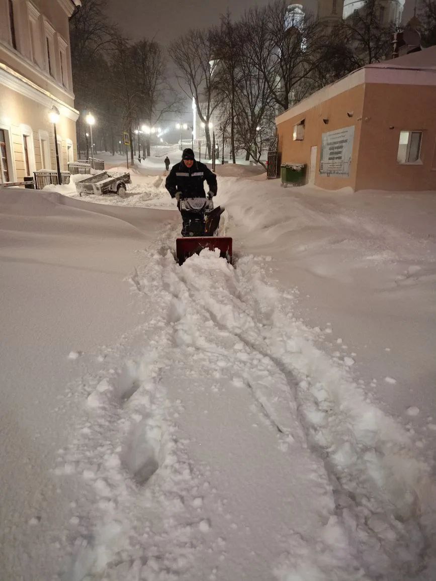Рабочий день в Детском парке и парке Белинского начался затемно Рабочий день в Детском парке и парке Белинского начался затемно