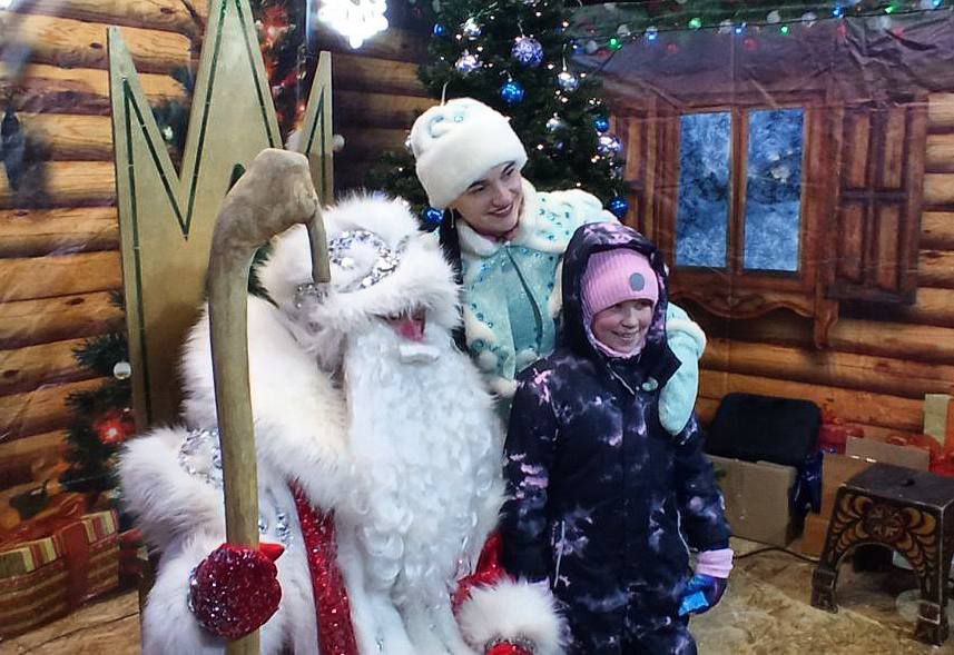 На площади Ленина развернулась настоящая новогодняя сказка! Дед Мороз и Снегурочка гостеприимно встречали всех желающих в своем уютном домике На площади Ленина развернулась настоящая новогодняя сказка! Дед Мороз и Снегурочка гостеприимно встречали всех желающих в своем уютном домике