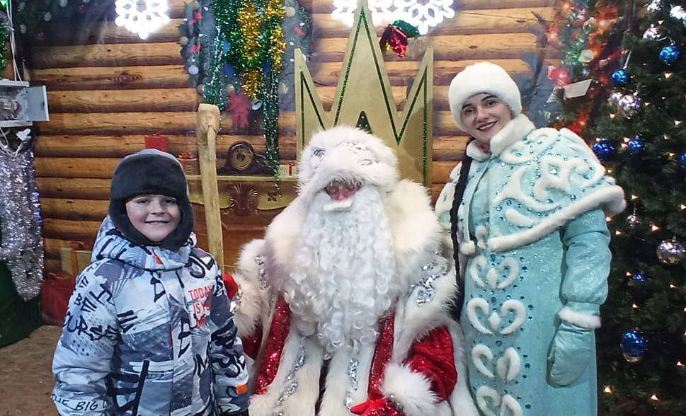 На площади Ленина развернулась настоящая новогодняя сказка! Дед Мороз и Снегурочка гостеприимно встречали всех желающих в своем уютном домике На площади Ленина развернулась настоящая новогодняя сказка! Дед Мороз и Снегурочка гостеприимно встречали всех желающих в своем уютном домике