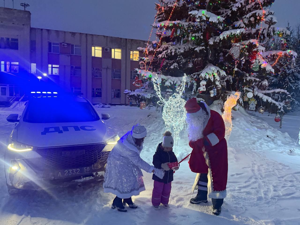 Сотрудники Госавтоинспекции Белинского района провели традиционную акцию«Полицейский Дед Мороз» Сотрудники Госавтоинспекции Белинского района провели традиционную акцию«Полицейский Дед Мороз»