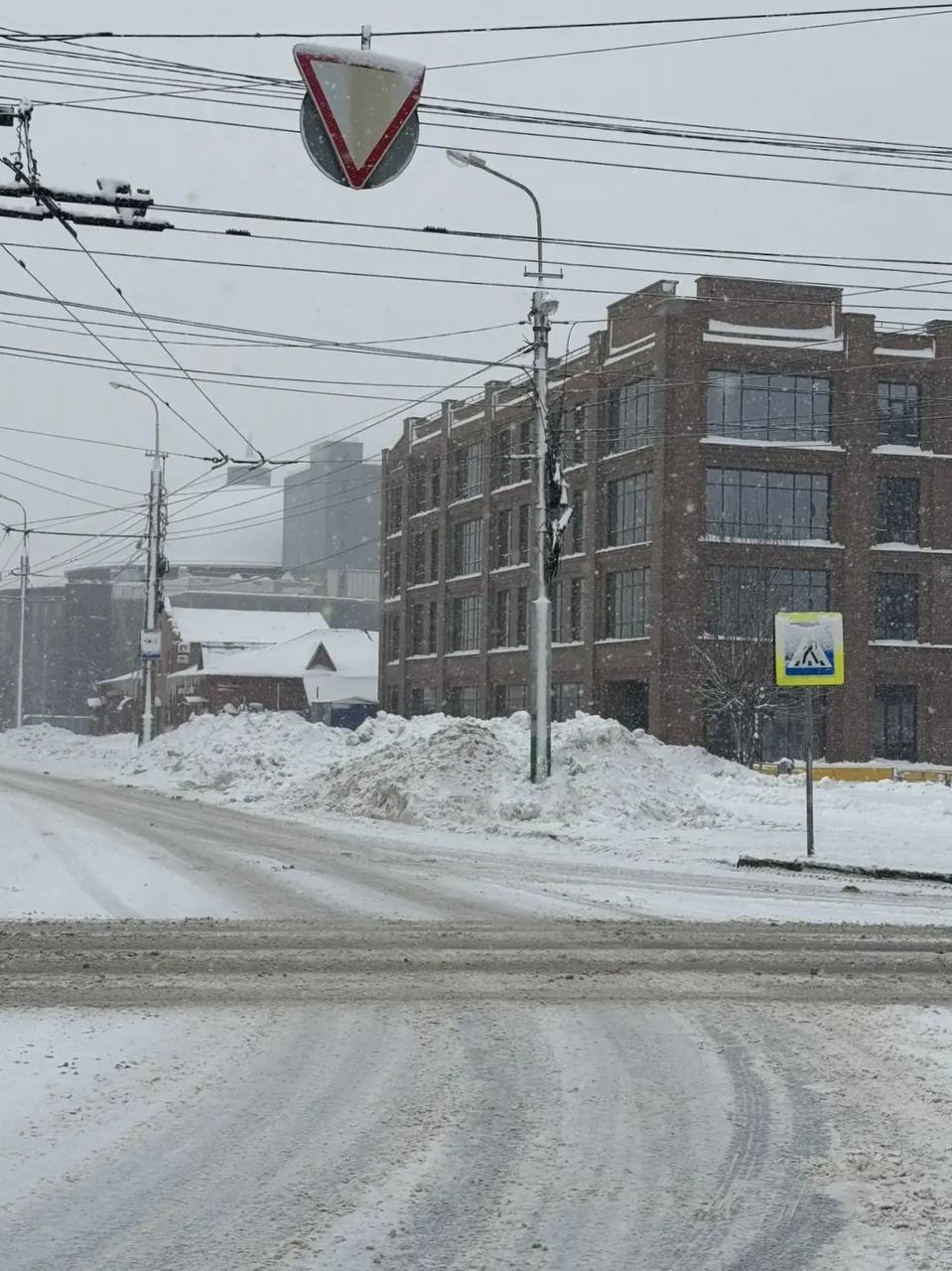 Олег Денисов: Прошу представителей бизнеса своевременно вывозить снег, а не сдвигать его со своей территории Олег Денисов: Прошу представителей бизнеса своевременно вывозить снег, а не сдвигать его со своей территории