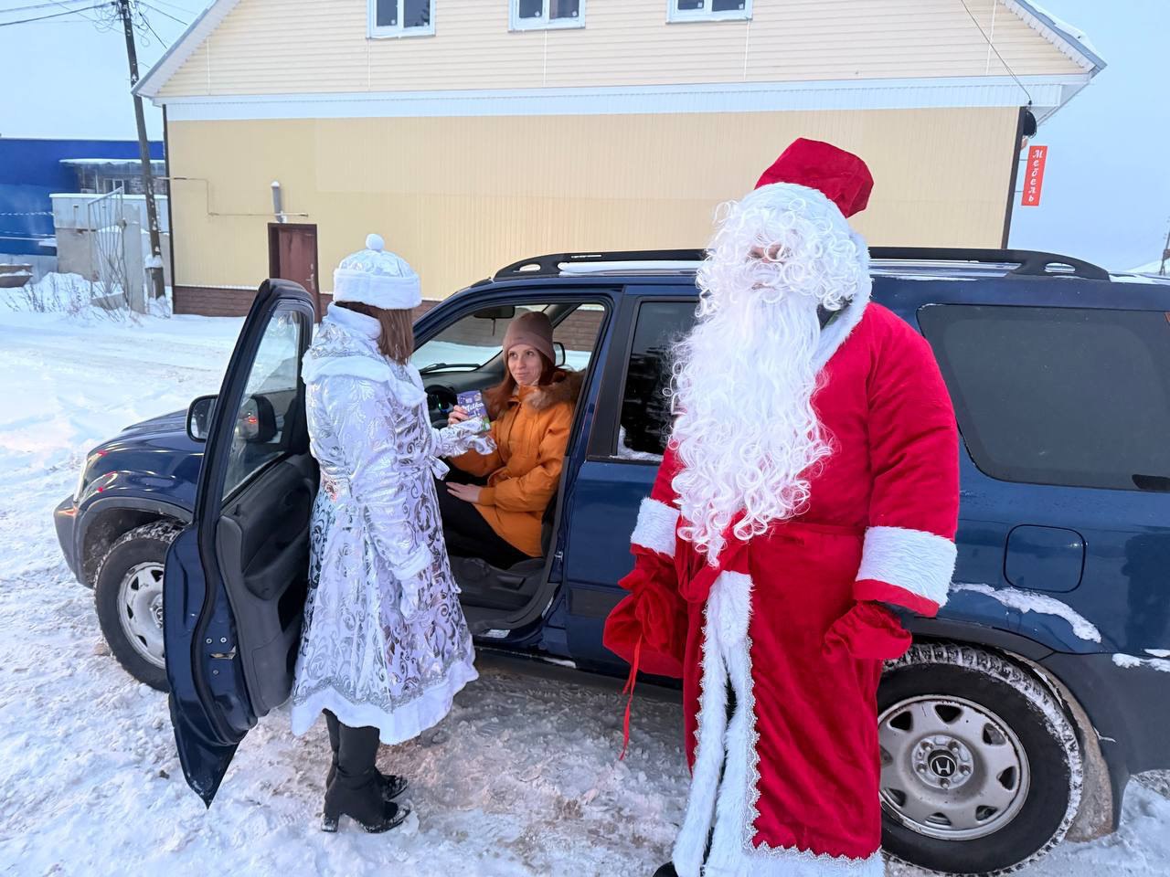 Сотрудники Госавтоинспекции Белинского района провели традиционную акцию«Полицейский Дед Мороз»
