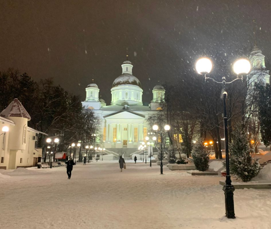 Спасский кафедральный собор зимним вечером