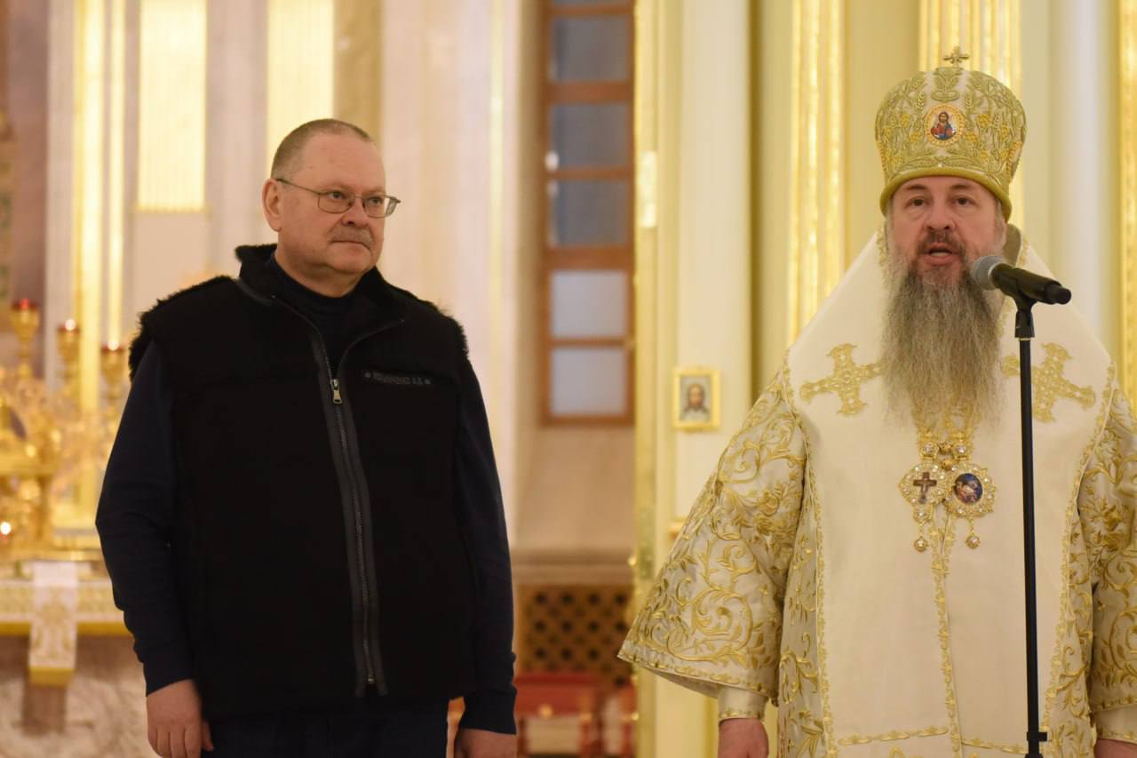 В ночь на 7 января в Спасском кафедральном соборе собрались православные пензенцы, чтобы принять участие в праздничном богослужении по случаю Рождества Христова В ночь на 7 января в Спасском кафедральном соборе собрались православные пензенцы, чтобы принять участие в праздничном богослужении по случаю Рождества Христова