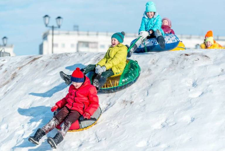 Госавтоинспекция просит соблюдать правила катания на тюбингах, санках, ледянках и снегокатах