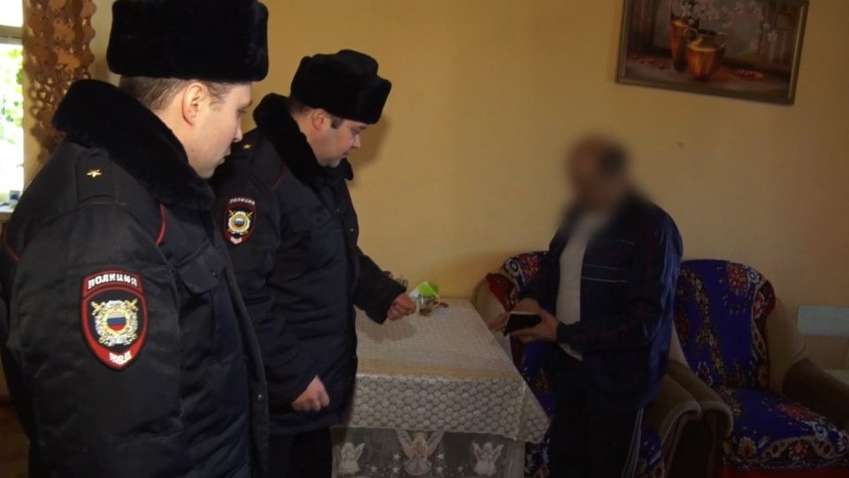 75 тысяч рублей похитил житель Каменского района у спящего приятеля