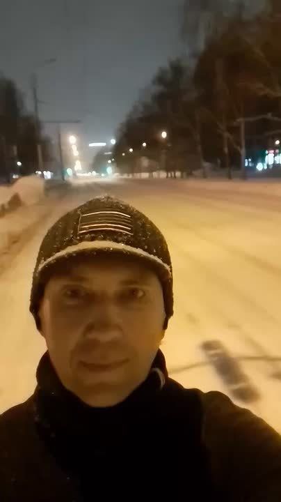 Олег Денисов: Из-за непрекращающихся снегопадов задача номер один – обеспечить проезжее состояние основных магистралей для работы общественного транспорта