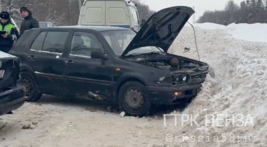 Три автомобиля столкнулись на дороге у Ново-Западного кладбища в Пензе