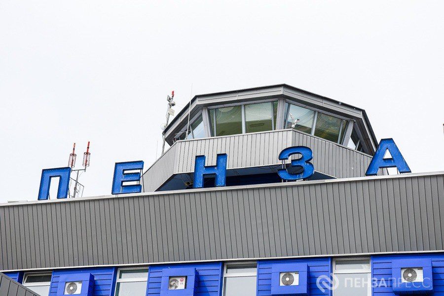 В управлении ЖКХ Пензы обратились к горожанам с просьбой не оставлять свои автомобили на парковке у аэропорта с 20 часов 15 января до восьми утра 16 января