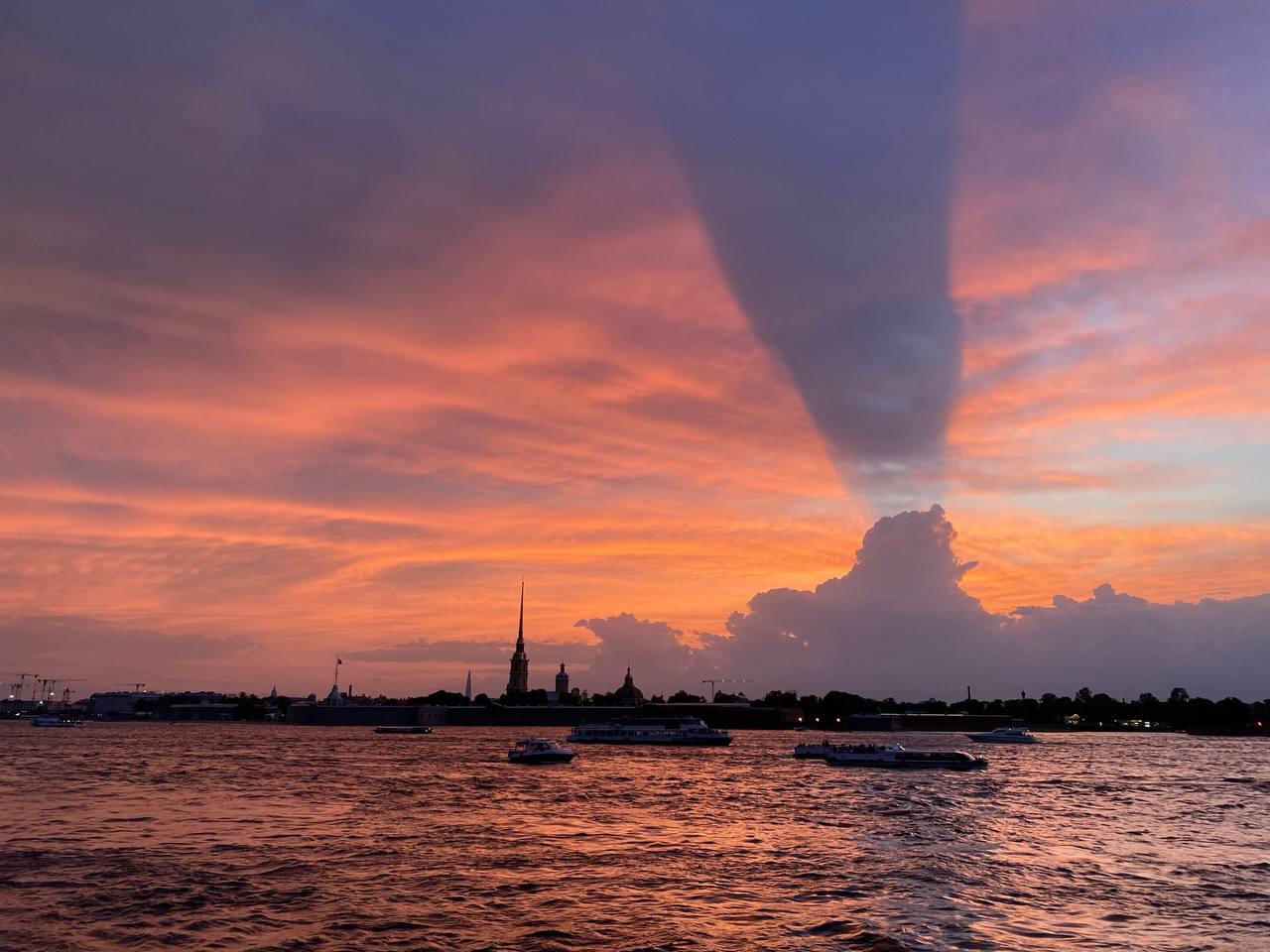 Мир вокруг нас. Член ТИК Бессоновского района Ксения Лукьянова поделилась впечатлениями от своей поездки в Санкт-Петербург - город, который по праву считается культурной столицей России и куда хочется снова вернуться Мир вокруг нас. Член ТИК Бессоновского района Ксения Лукьянова поделилась впечатлениями от своей поездки в Санкт-Петербург - город, который по праву считается культурной столицей России и куда хочется снова вернуться