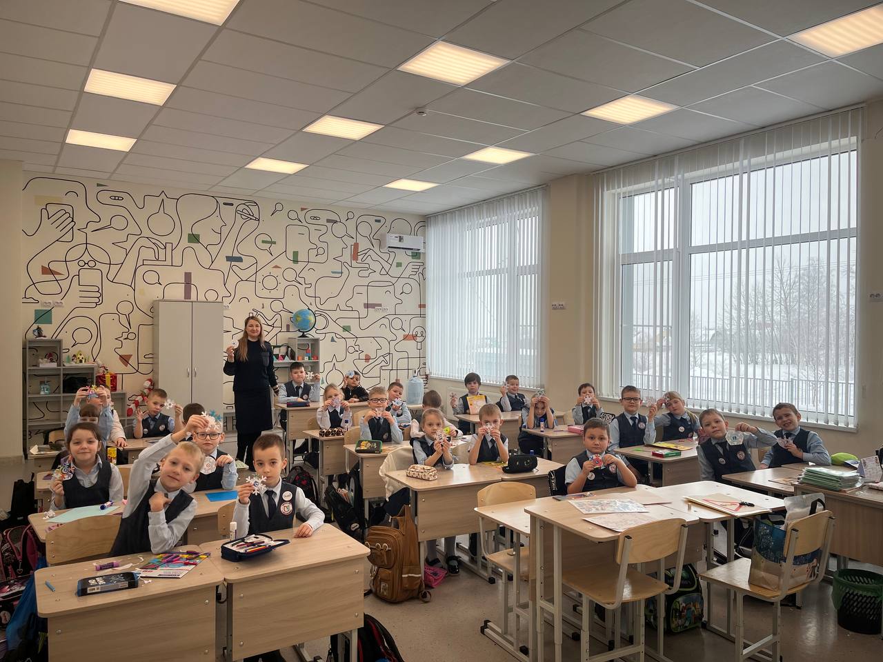 Госавтоинспекция Бессоновского района и первоклашки изготовили снежинки безопасности Госавтоинспекция Бессоновского района и первоклашки изготовили снежинки безопасности