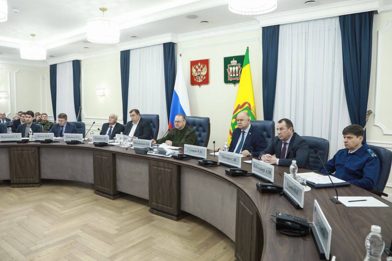 Олег Мельниченко: Провел заседание комиссии по предупреждению и ликвидации чрезвычайных ситуаций и обеспечению пожарной безопасности Пензенской области