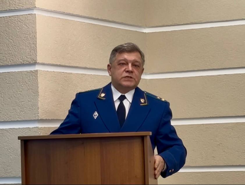 «Не обвиняя во что бы то ни стало, не стремясь непременно добиться от вас тяжёлого приговора, обвинитель шаг за шагом идёт по пути, пройденному преступлением, поверяет вам свои наблюдения и выводы и, придя к убеждению в... «Не обвиняя во что бы то ни стало, не стремясь непременно добиться от вас тяжёлого приговора, обвинитель шаг за шагом идёт по пути, пройденному преступлением, поверяет вам свои наблюдения и выводы и, придя к убеждению в...