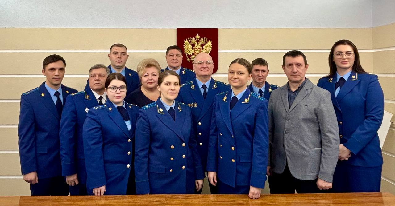 «Не обвиняя во что бы то ни стало, не стремясь непременно добиться от вас тяжёлого приговора, обвинитель шаг за шагом идёт по пути, пройденному преступлением, поверяет вам свои наблюдения и выводы и, придя к убеждению в...