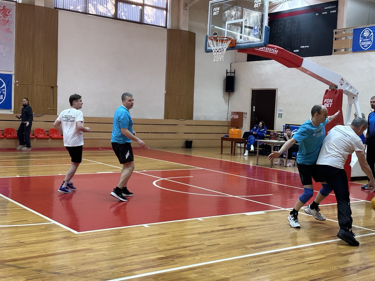 Сборная регионального парламента завоевала золото в соревнованиях по баскетболу Сборная регионального парламента завоевала золото в соревнованиях по баскетболу