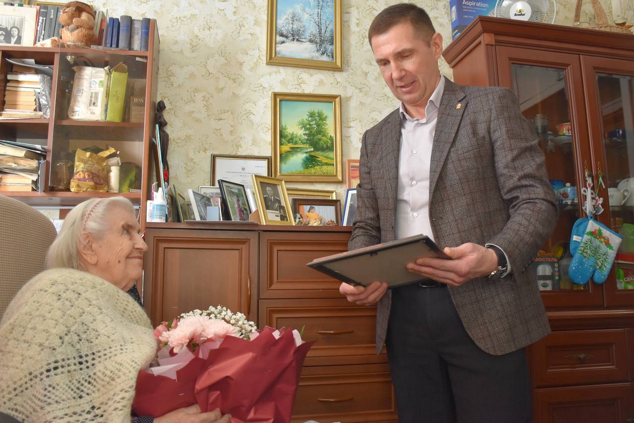 Олег Денисов: Для меня всегда большая честь и радость поздравлять наших уважаемых ветеранов Великой Отечественной войны Олег Денисов: Для меня всегда большая честь и радость поздравлять наших уважаемых ветеранов Великой Отечественной войны