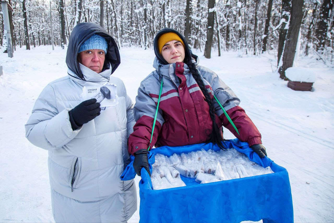 27 января на Олимпийской аллее пензенцы и гости города присоединились ко Всероссийской акции «Блокадный хлеб» 27 января на Олимпийской аллее пензенцы и гости города присоединились ко Всероссийской акции «Блокадный хлеб»